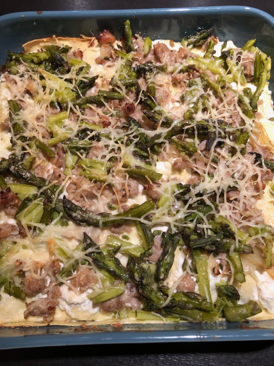 Lasagnes aux asperges vertes, ricotta et chair à saucisse