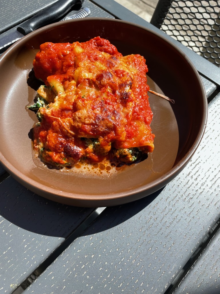 Cannellonis ricotta/épinard/parmesan en sauce tomate